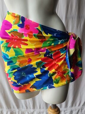 NWT Vintage Bright Floral Swim Sarong Size Small